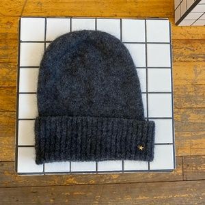 Des petits hauts grey hat